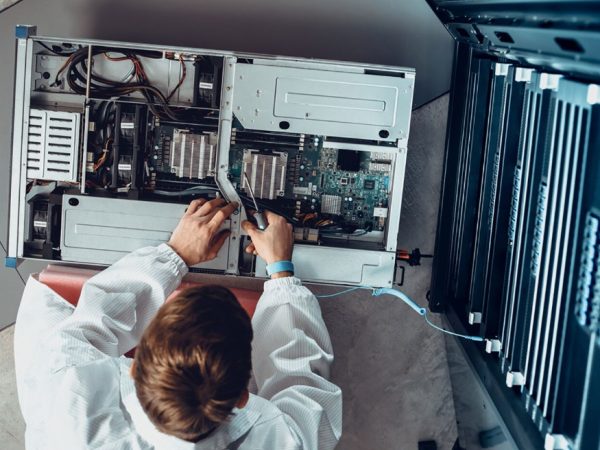 Почему обслуживание компьютеров через ИТ аутсорсинг выгоднее штатного ИТ