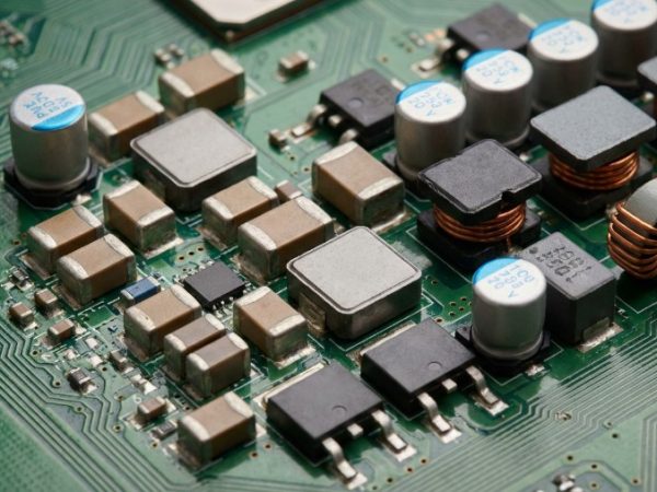 Конденсаторы 200 мк Ф обеспечивают стабильность VRM в материнских платах при апгрейде