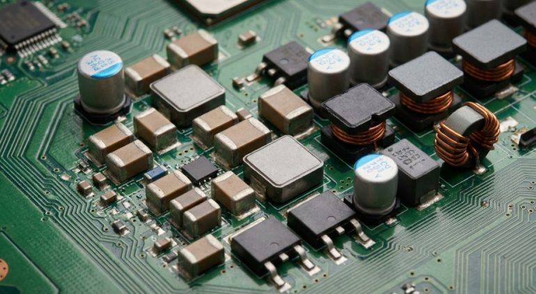 Конденсаторы 200 мк Ф обеспечивают стабильность VRM в материнских платах при апгрейде